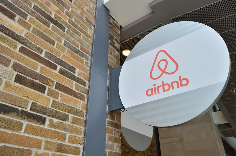 אייר בי אנד בי, Airbnb , החברה , בבורסה